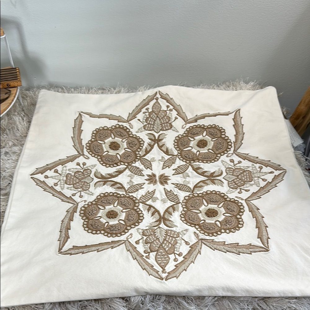 Pottery Barn Cora Medallion Embroidered Pillow Cover 20”x 20” Neutral Tones‎
